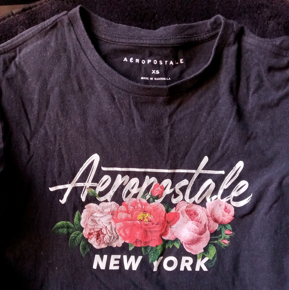 Aeropostale Black Floral Juniors' Graphic Tee